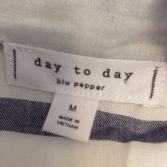 Day to day women’s blouse stripped button down mm - Picture 2 of 3